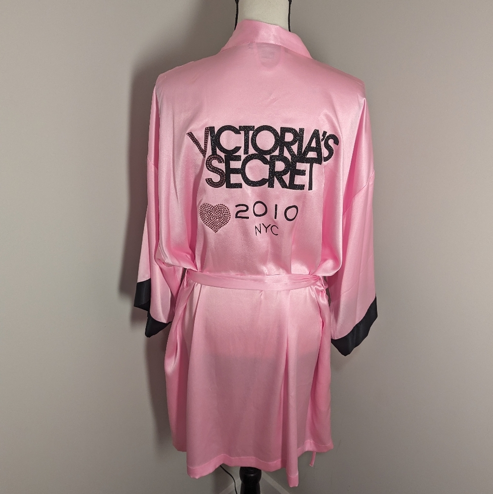 VERY RARE Victoria's secret 2010 NYC fashion show pink robe kimono one size